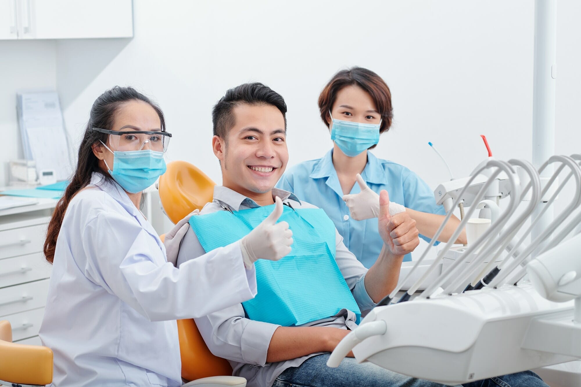 SEO for cosmetic dentists-Happy patient and dentists